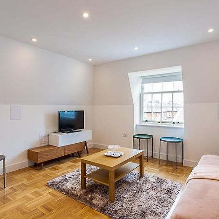 Modern And Stylish Apartment In West Kensington London Exterior photo