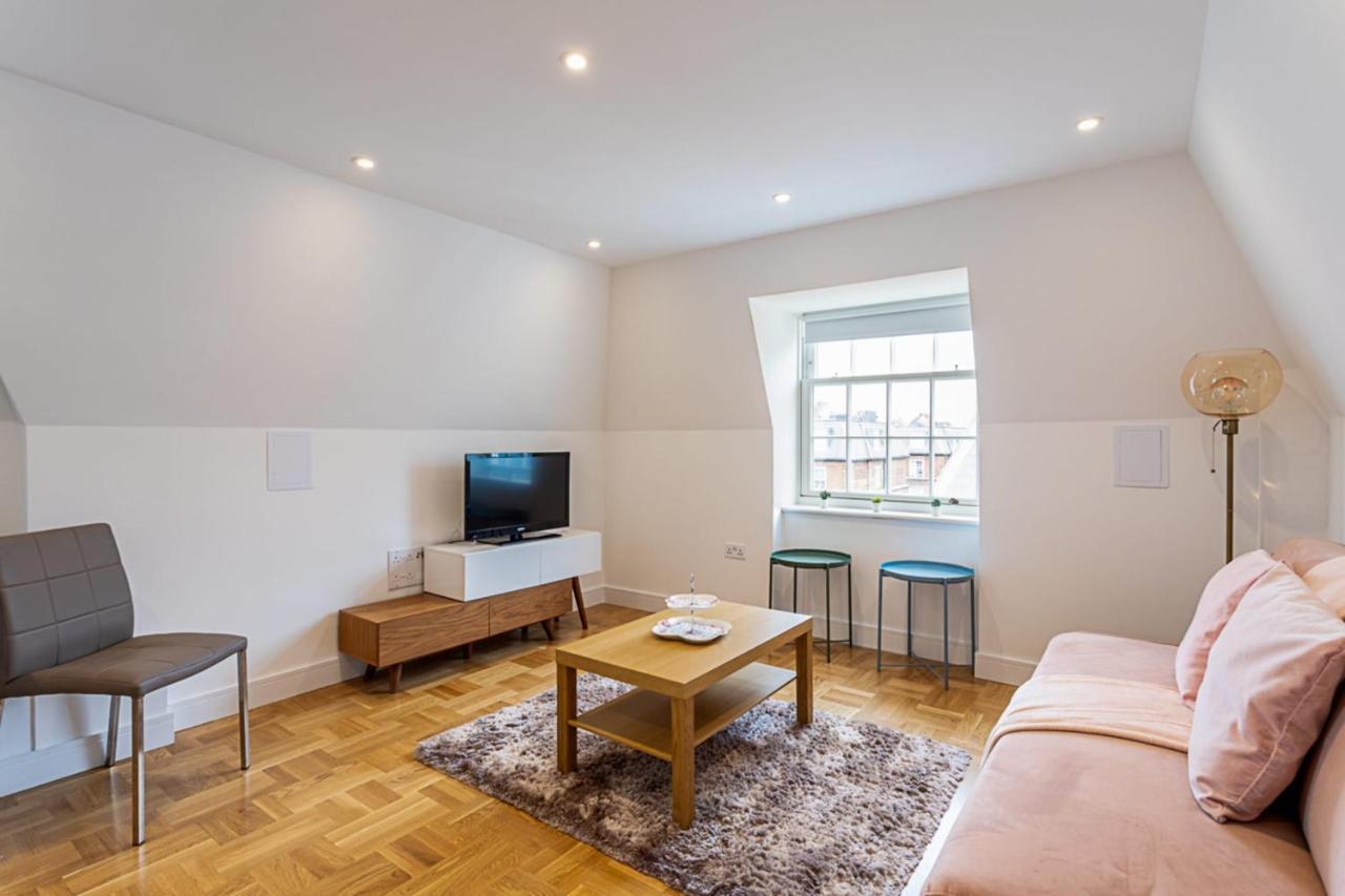 Modern And Stylish Apartment In West Kensington London Exterior photo