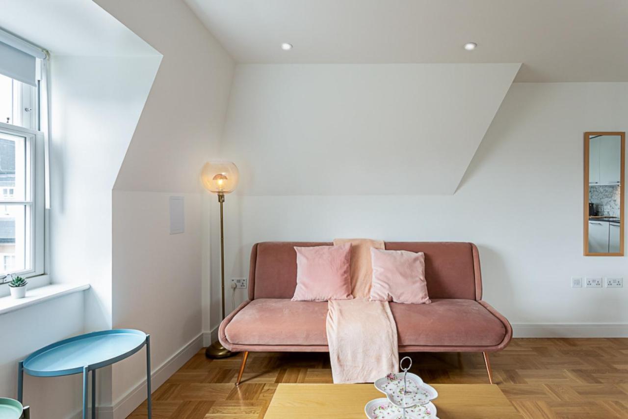 Modern And Stylish Apartment In West Kensington London Exterior photo