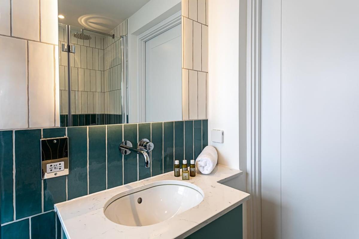 Modern And Stylish Apartment In West Kensington London Exterior photo