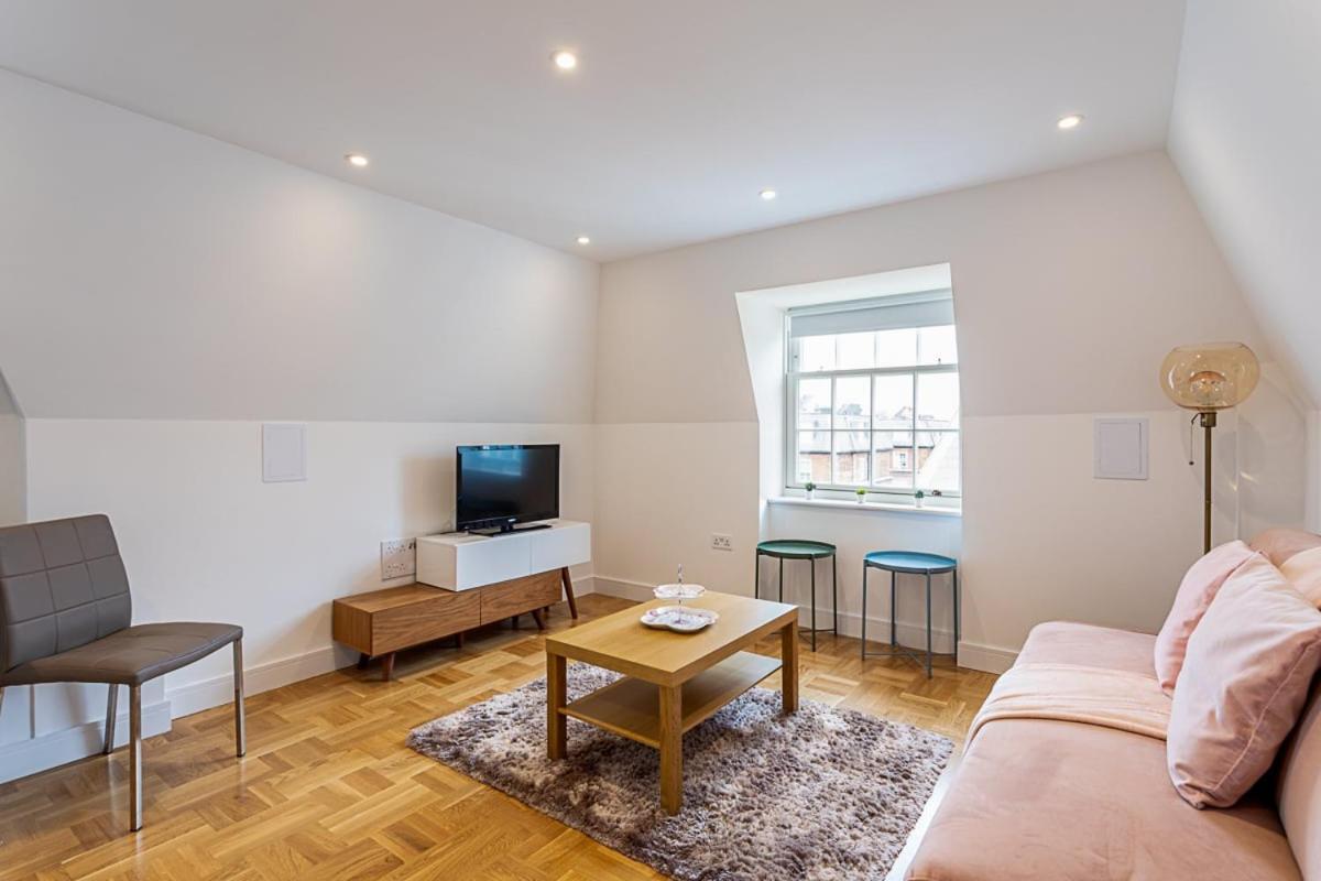 Modern And Stylish Apartment In West Kensington London Exterior photo