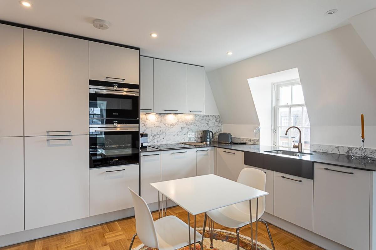 Modern And Stylish Apartment In West Kensington London Exterior photo
