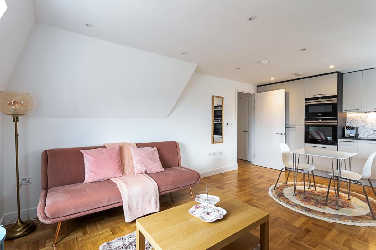 Modern And Stylish Apartment In West Kensington London Exterior photo